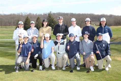 With an experienced roster of returning players, the Boys Golf varsity team is looking forward to teeing up this coming season, starting on Thursday, March 30.  

