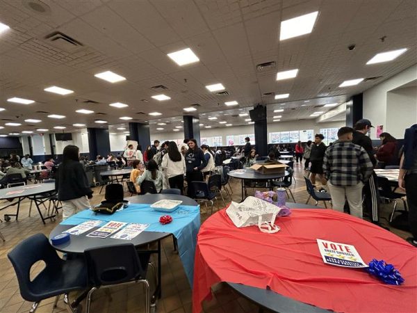 Student Council candidates meet and mingle with student voters at Meet the Candidates, held on Monday, March 18, in the high school Commons. The election itself is on Monday, March 25, during extended homeroom. 