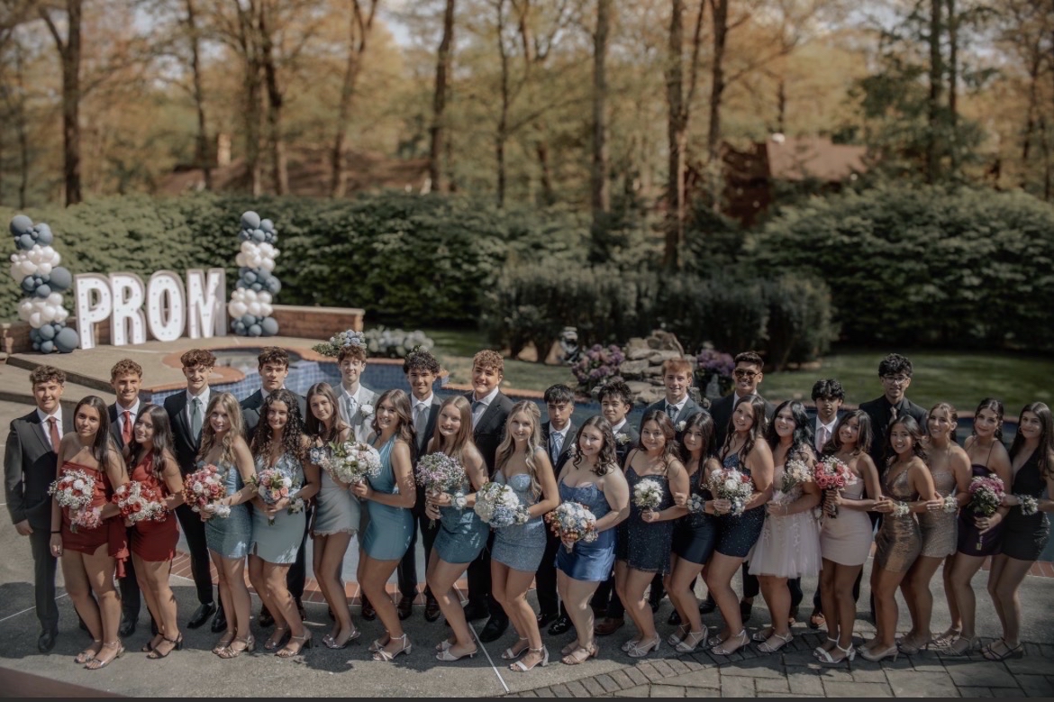 RHS Juniors pose for a pre-prom pic on Friday, May 1, 2026. 